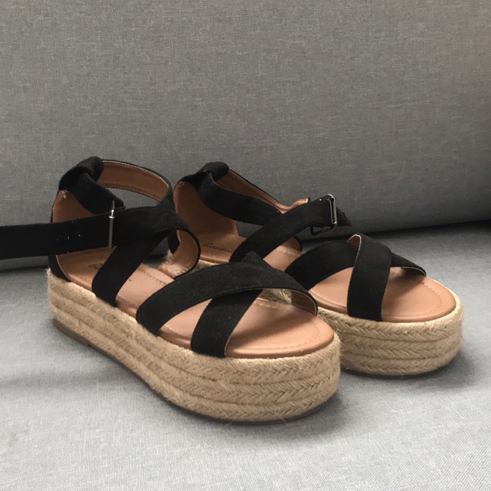 Black platform sandals!!